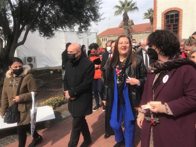 Başkan ÖZYOL,İzmir Büyükşehir Belediyesinin düzenlediği Toplumsal Cinsiyet Eşitliği Zirvesine katıldı.