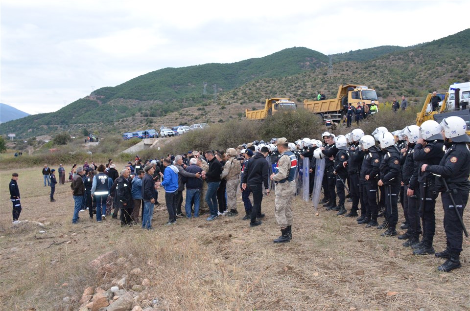 Taşova’da Büyük Kargaşa..! Güvenlik Güçleri İle Köy Halkını Karşı Karşıya Getirdiler