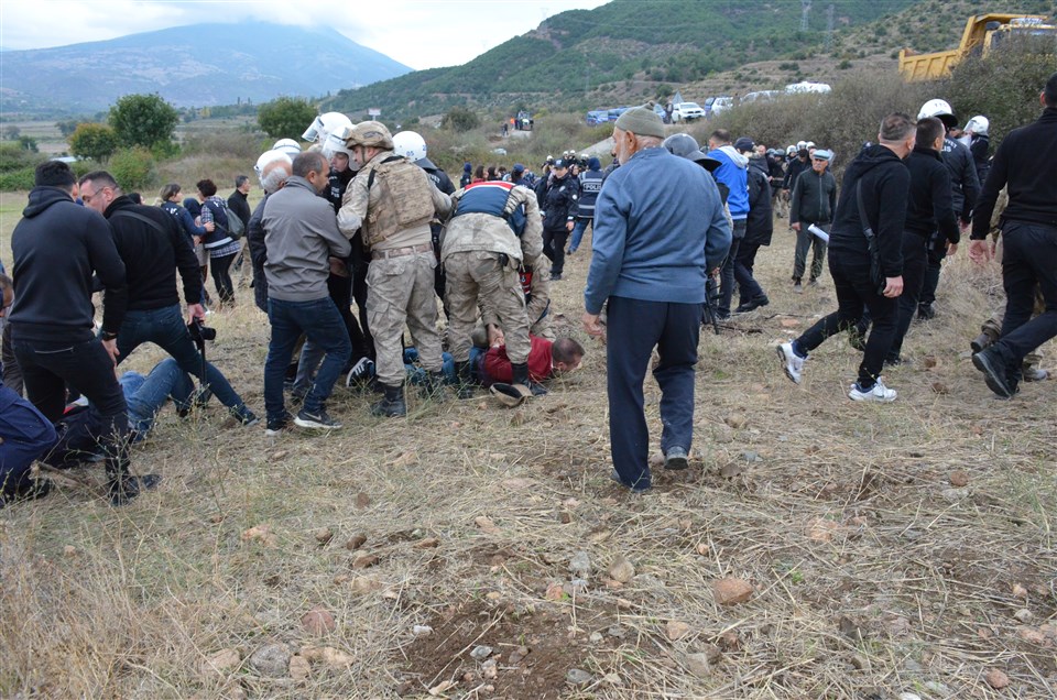 Taşova’da Büyük Kargaşa..! Güvenlik Güçleri İle Köy Halkını Karşı Karşıya Getirdiler
