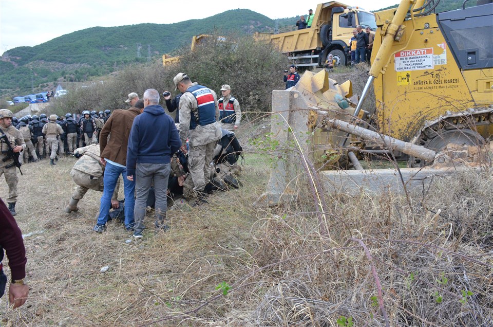 Taşova’da Büyük Kargaşa..! Güvenlik Güçleri İle Köy Halkını Karşı Karşıya Getirdiler