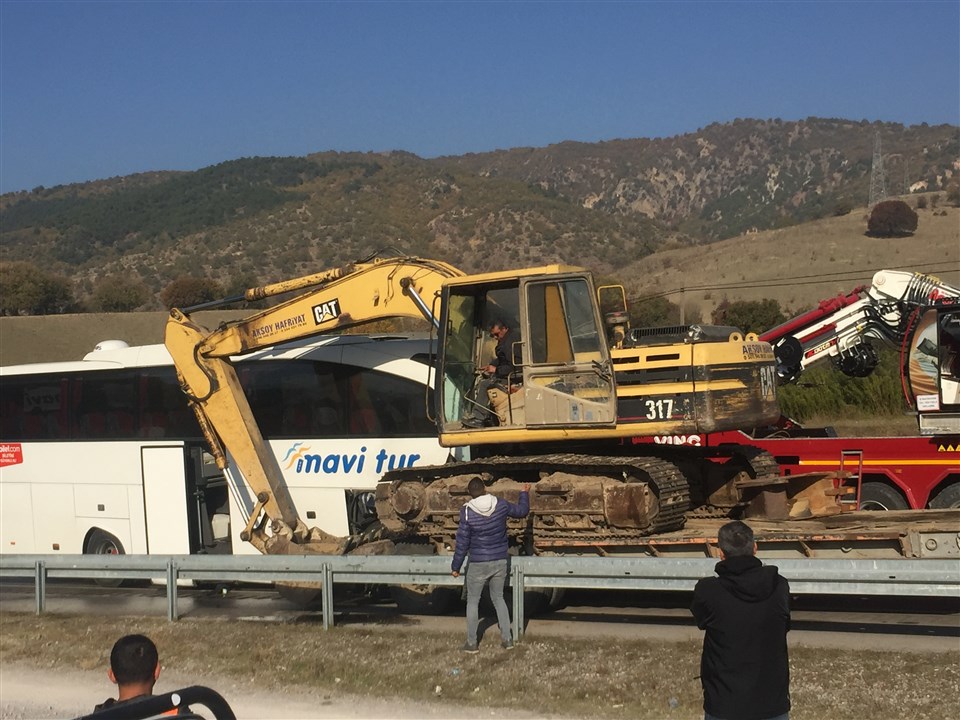 Otobüs Tıra Arkadan Çarptı Çok Ölü ve Yaralılar Var