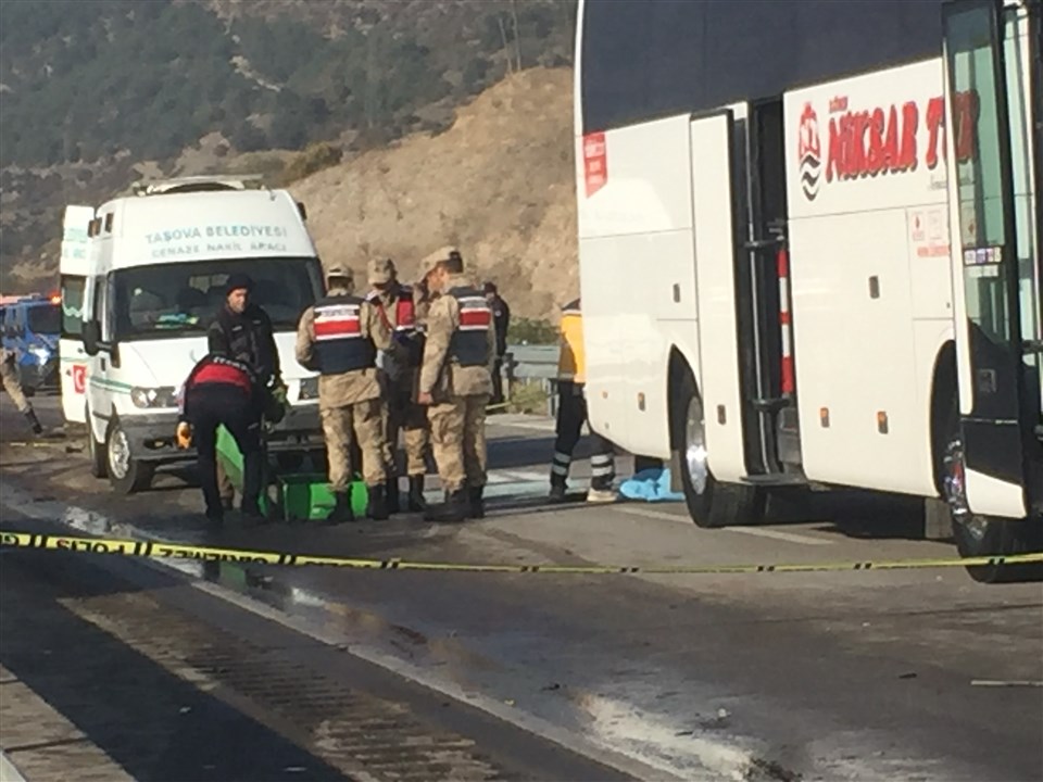 Otobüs Tıra Arkadan Çarptı Çok Ölü ve Yaralılar Var