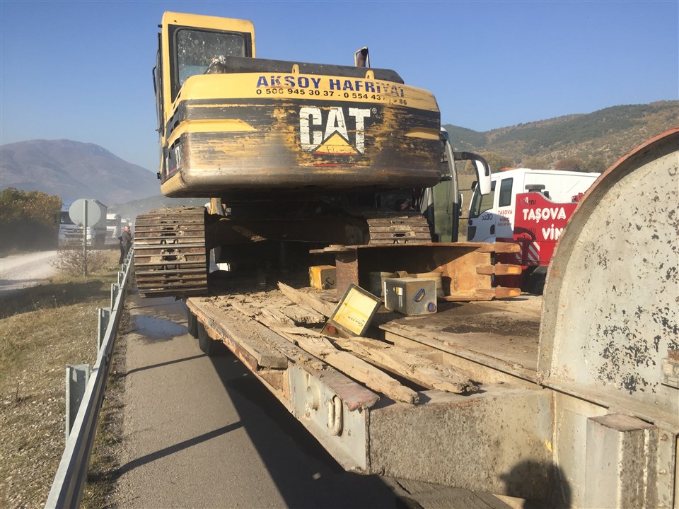 Otobüs Tıra Arkadan Çarptı Çok Ölü ve Yaralılar Var