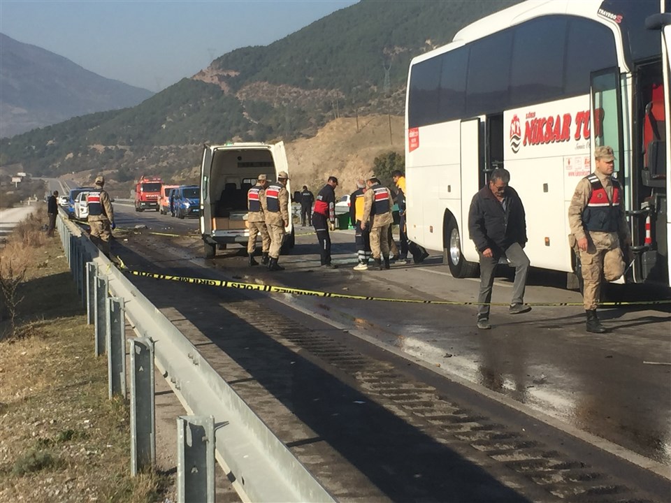 Otobüs Tıra Arkadan Çarptı Çok Ölü ve Yaralılar Var