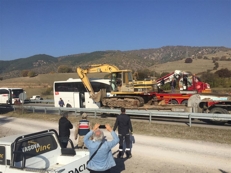 Otobüs Tıra Arkadan Çarptı Çok Ölü ve Yaralılar Var