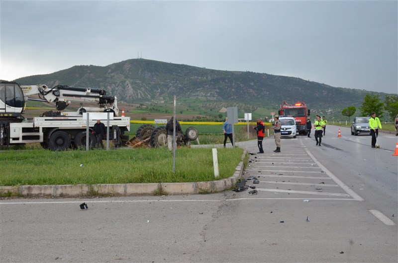 Taşova’da Traktör Tır İle Çarpıştı