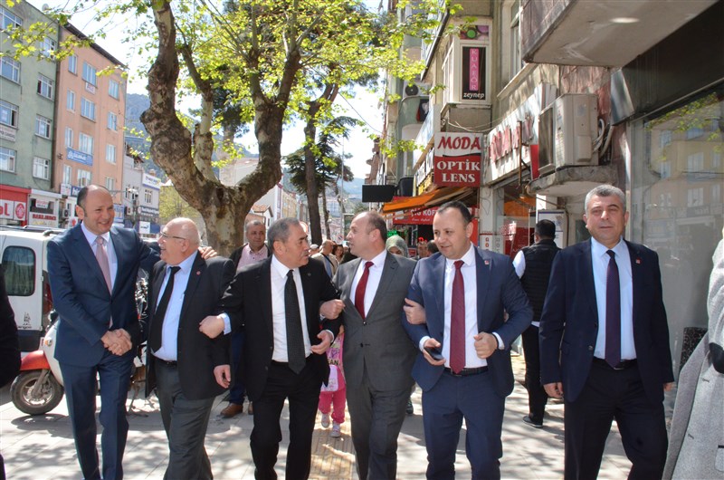 Kendisine Oy Toplar Gibi Çalıştı