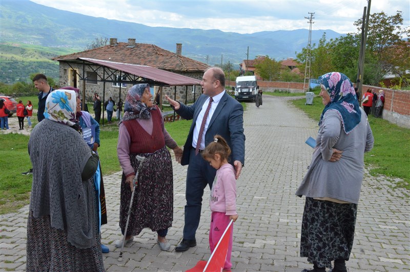 Kendisine Oy Toplar Gibi Çalıştı
