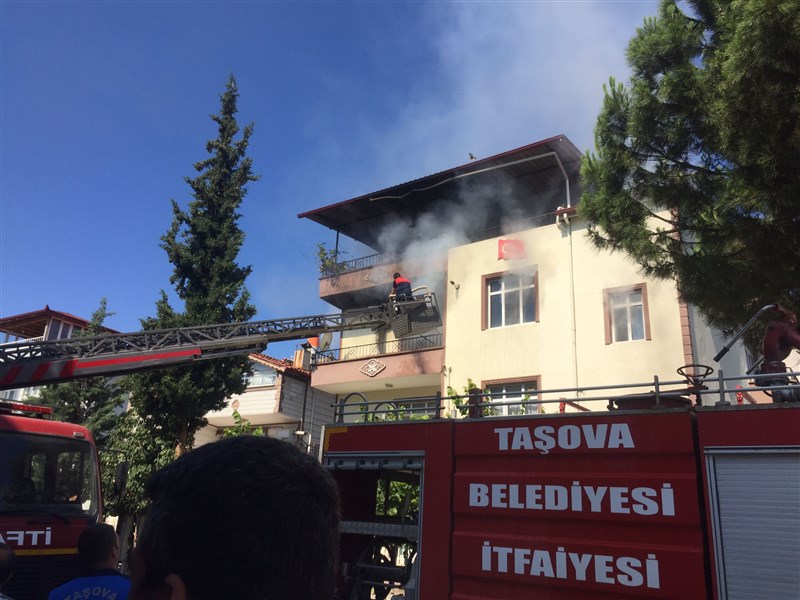 Taşova’da Yangın Yürekleri Ağıza Getirdi.