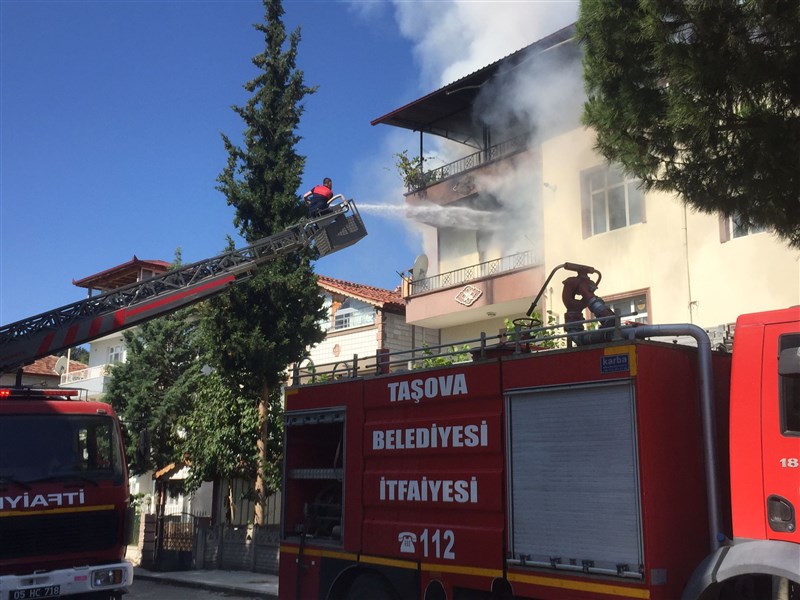 Taşova’da Yangın Yürekleri Ağıza Getirdi.