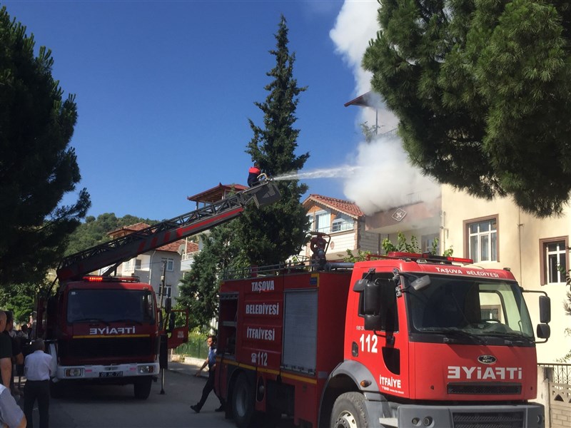 Taşova’da Yangın Yürekleri Ağıza Getirdi.