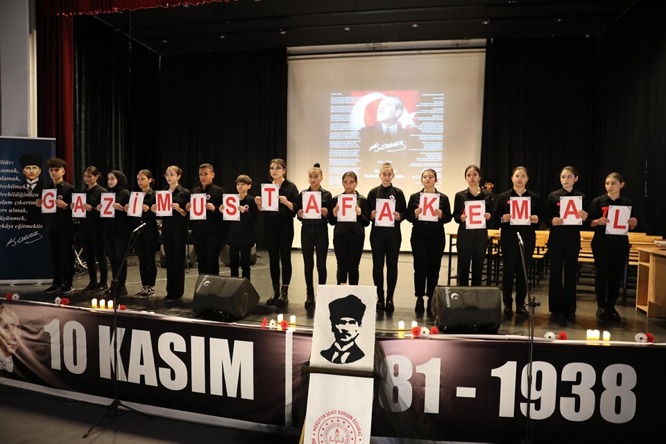 Saat 9’u 5 Geçe Türkiye’de Hayat Durdu