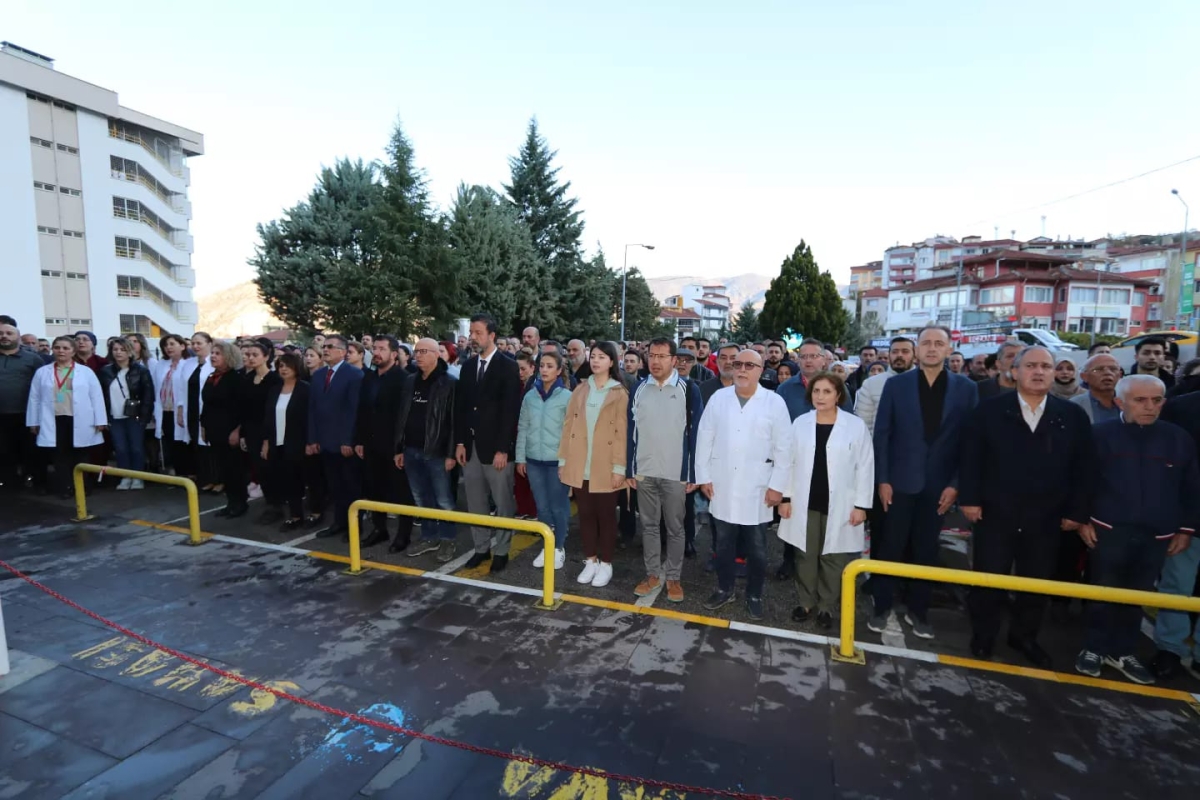 Saat 9’u 5 Geçe Türkiye’de Hayat Durdu
