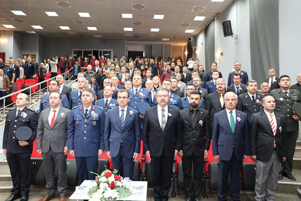 Saat 9’u 5 Geçe Türkiye’de Hayat Durdu