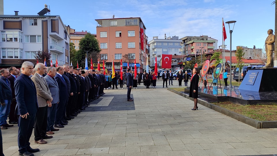Saat 9’u 5 Geçe Türkiye’de Hayat Durdu