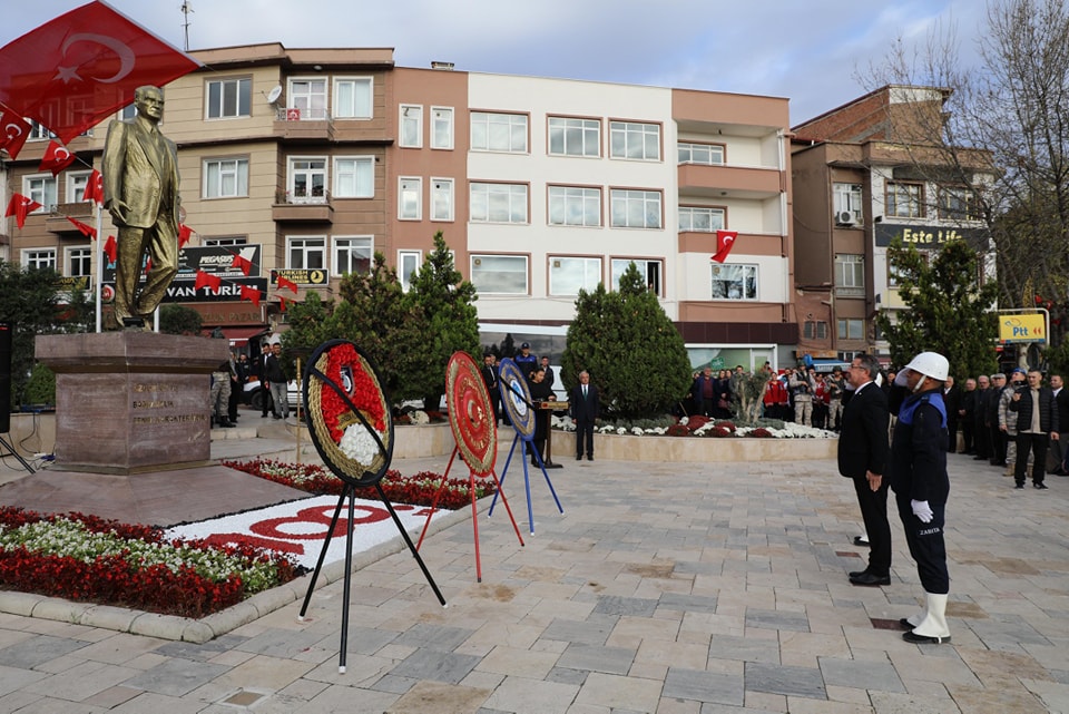 Saat 9’u 5 Geçe Türkiye’de Hayat Durdu
