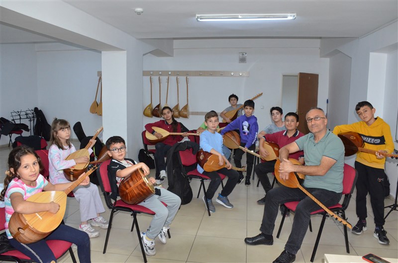 Taşova'da Yeni Aşık Veyseller Yetişiyor
