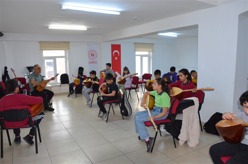 Taşova'da Yeni Aşık Veyseller Yetişiyor