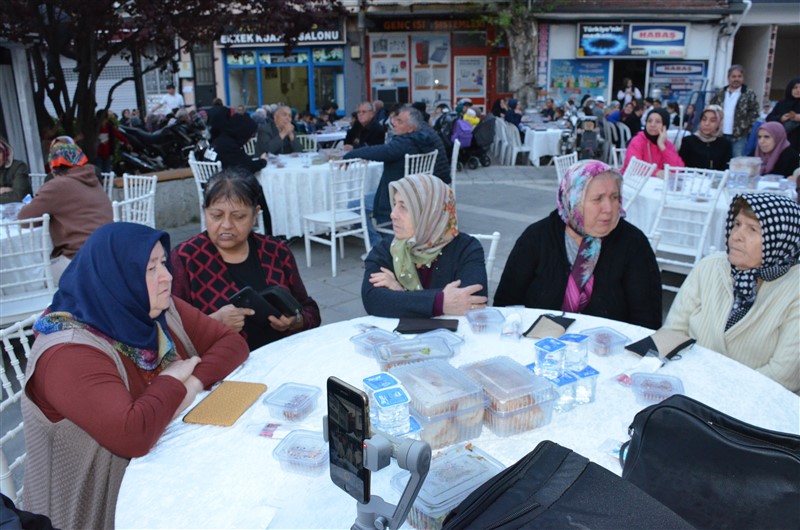 İFTAR PROGRAMINA BEŞ BİNDEN FAZLA VATANDAŞ KATILDI