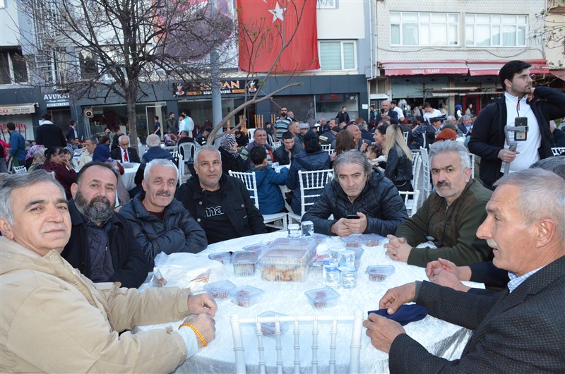 İFTAR PROGRAMINA BEŞ BİNDEN FAZLA VATANDAŞ KATILDI