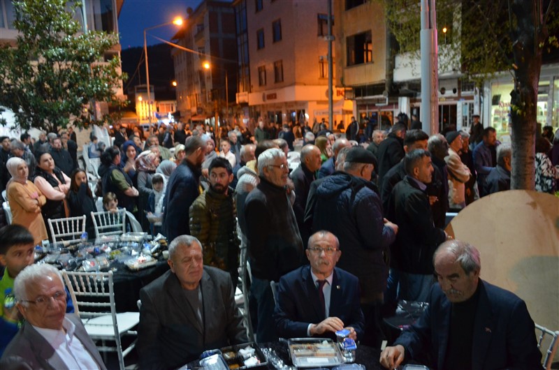 İFTAR PROGRAMINA BEŞ BİNDEN FAZLA VATANDAŞ KATILDI