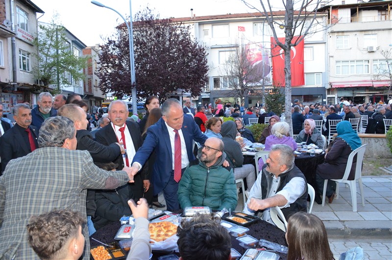 İFTAR PROGRAMINA BEŞ BİNDEN FAZLA VATANDAŞ KATILDI