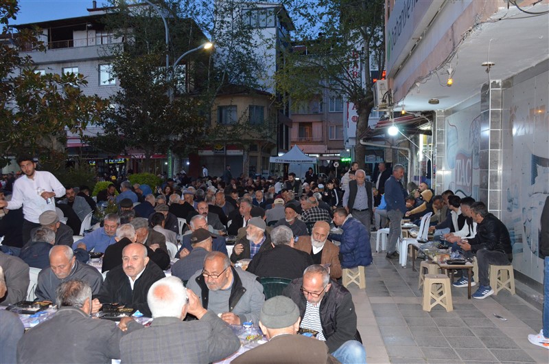 İFTAR PROGRAMINA BEŞ BİNDEN FAZLA VATANDAŞ KATILDI