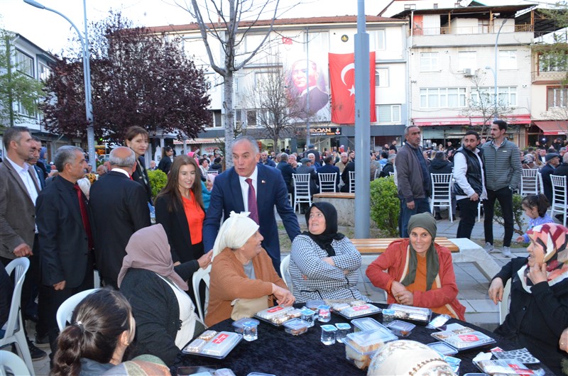 İFTAR PROGRAMINA BEŞ BİNDEN FAZLA VATANDAŞ KATILDI