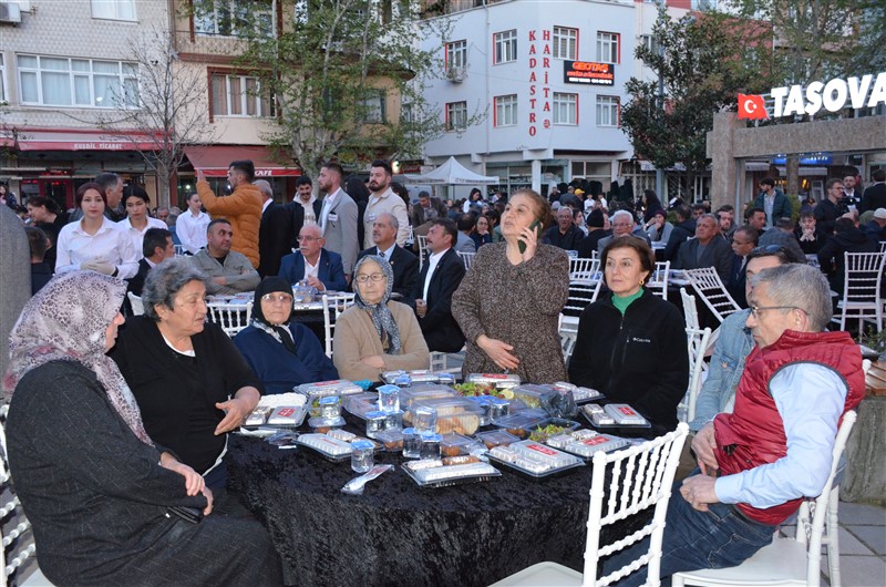 İFTAR PROGRAMINA BEŞ BİNDEN FAZLA VATANDAŞ KATILDI