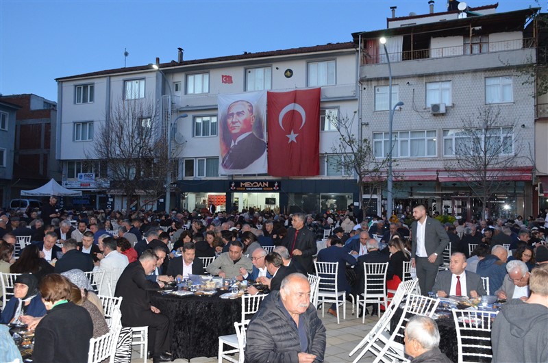 İFTAR PROGRAMINA BEŞ BİNDEN FAZLA VATANDAŞ KATILDI