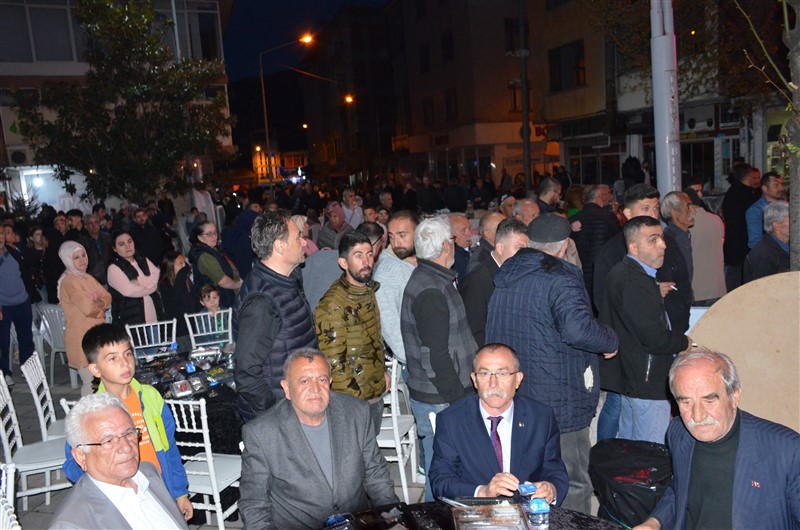 İFTAR PROGRAMINA BEŞ BİNDEN FAZLA VATANDAŞ KATILDI