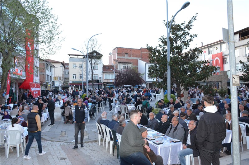 İFTAR PROGRAMINA BEŞ BİNDEN FAZLA VATANDAŞ KATILDI