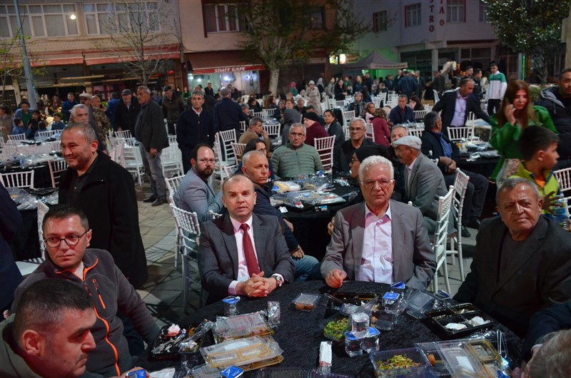 İFTAR PROGRAMINA BEŞ BİNDEN FAZLA VATANDAŞ KATILDI