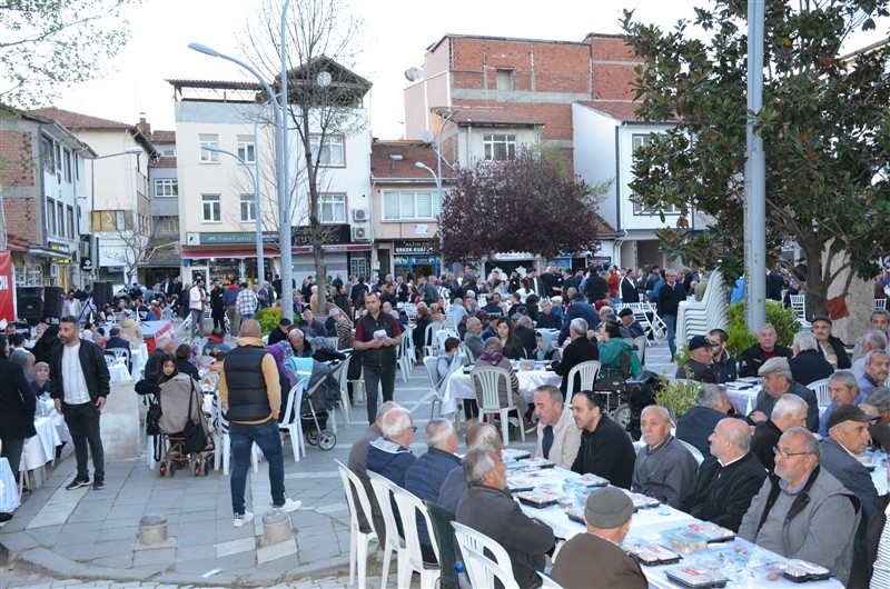 İFTAR PROGRAMINA BEŞ BİNDEN FAZLA VATANDAŞ KATILDI