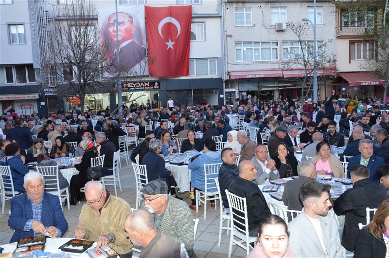 İFTAR PROGRAMINA BEŞ BİNDEN FAZLA VATANDAŞ KATILDI