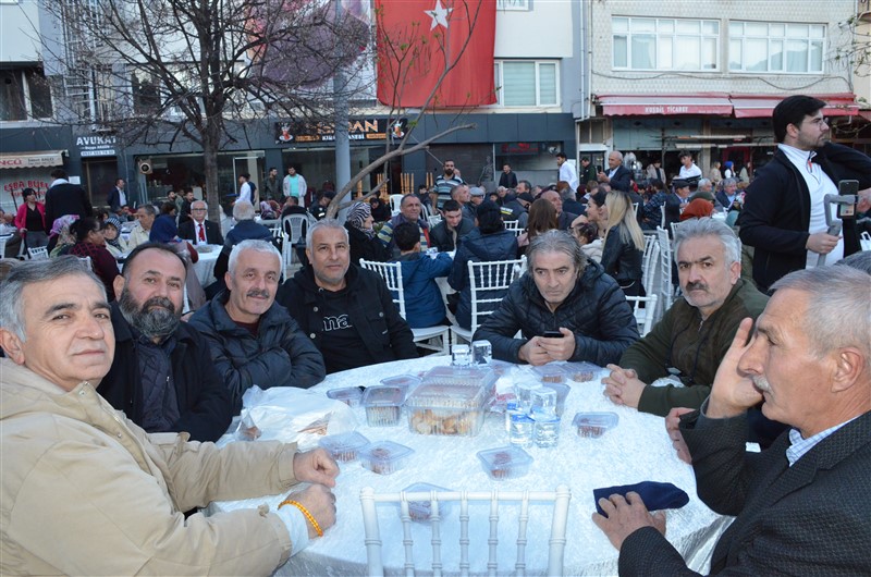 İFTAR PROGRAMINA BEŞ BİNDEN FAZLA VATANDAŞ KATILDI