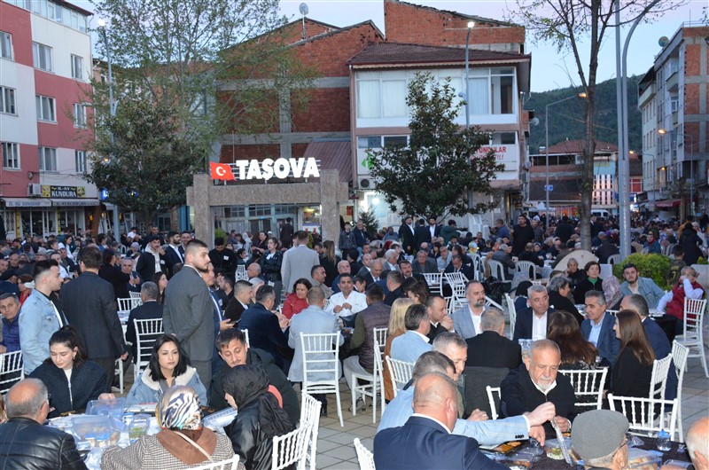 İFTAR PROGRAMINA BEŞ BİNDEN FAZLA VATANDAŞ KATILDI
