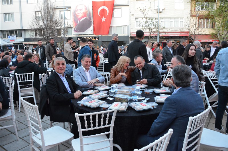 İFTAR PROGRAMINA BEŞ BİNDEN FAZLA VATANDAŞ KATILDI