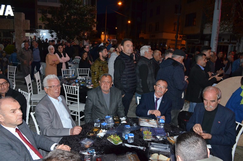İFTAR PROGRAMINA BEŞ BİNDEN FAZLA VATANDAŞ KATILDI