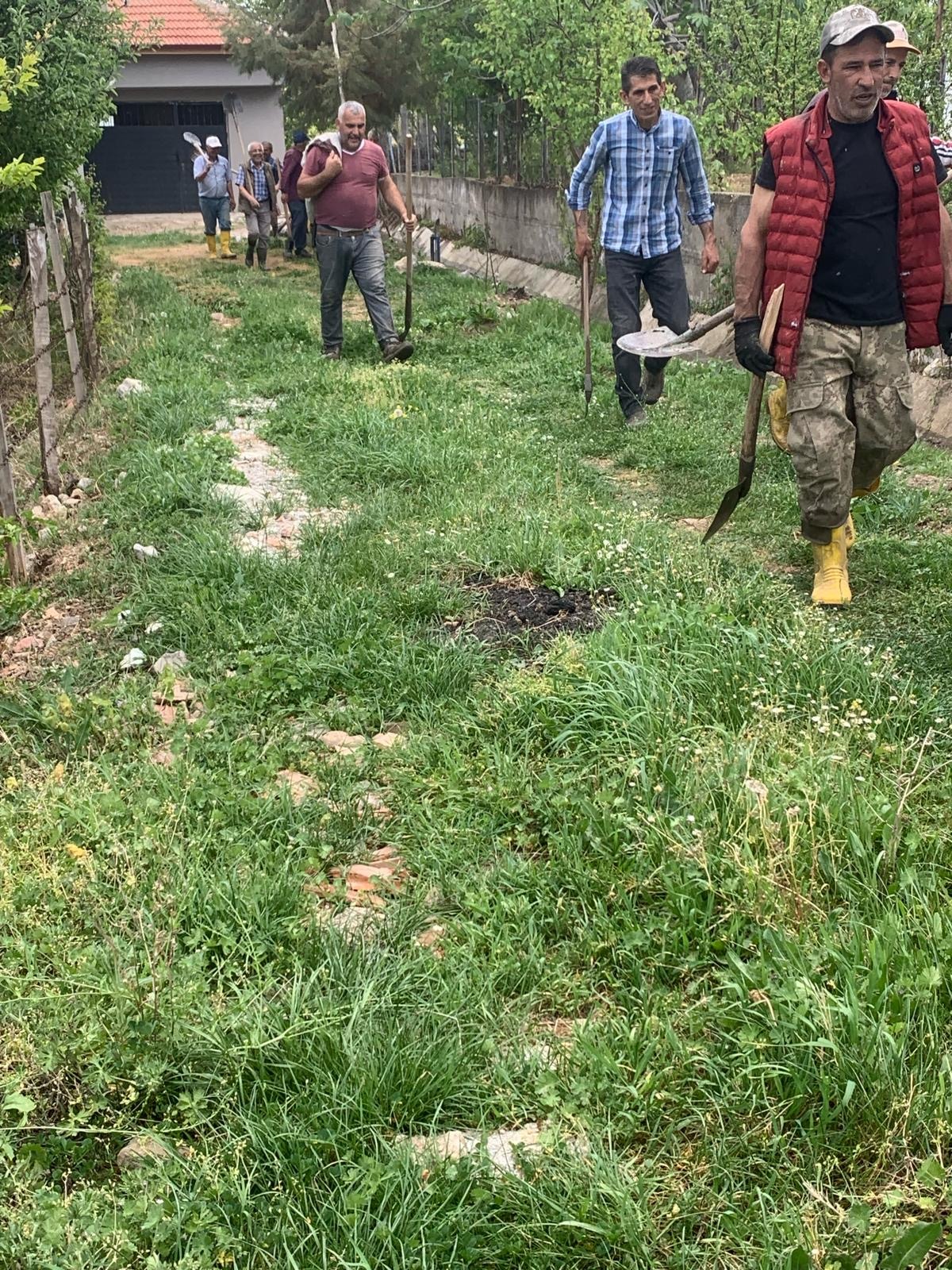 Taşova’da İmece Usulü Sulama Kanalları Temizlendi