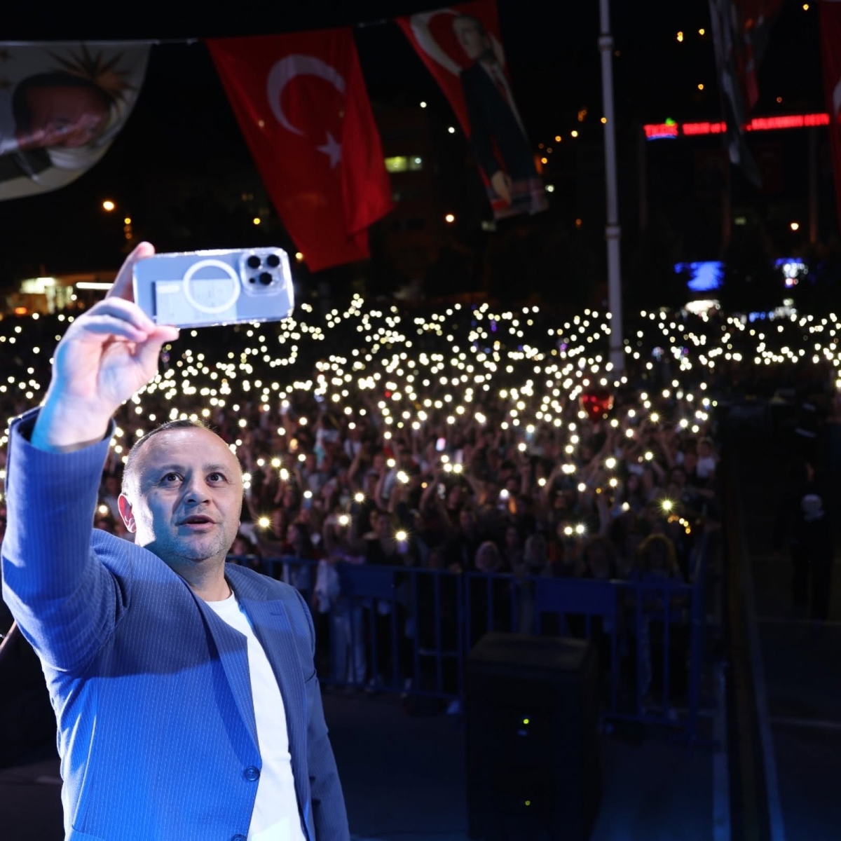 Amasya’da Koray Avcı Rüzgârı: Binlerce Kişi Hep Bir Ağızdan Söyledi!