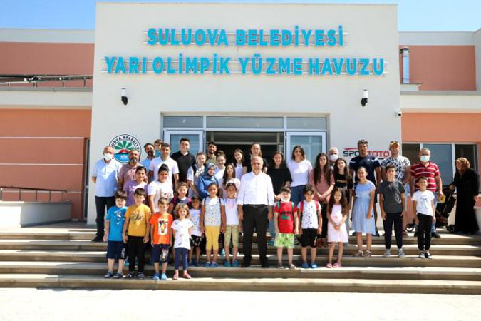 Suluova'da yarı olimpik yüzme havuzu hizmete girdi