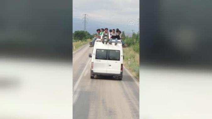 Minibüsün Üstünde Tehlikeli Yolculuk...