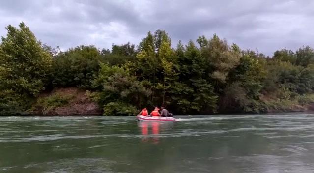 Kelkit Çayı'na Böğürtlen Toplamaya Giden 2 kişi mahsur kaldı