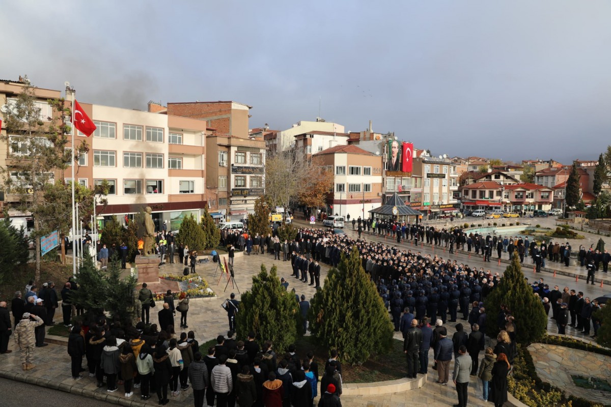 10 Kasım Atatürk'ü Anma ve Çelenk Sunumu