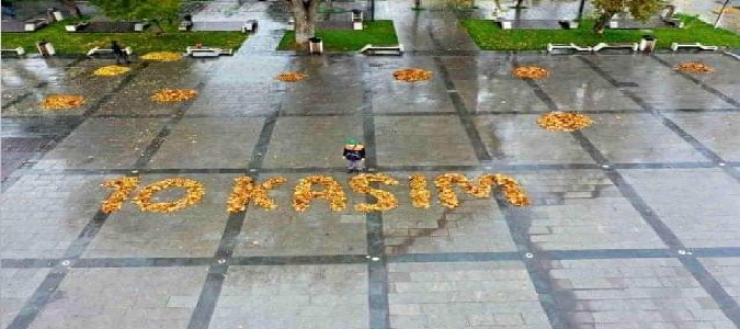 Atatürk'e sevgisini yapraklara taşıdı..