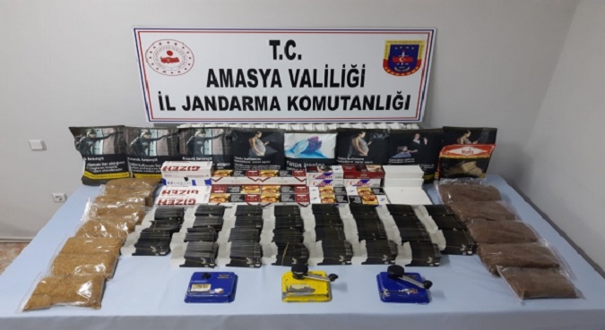 Jandarmadan kaçak bandrolsüz makaron operasyonu