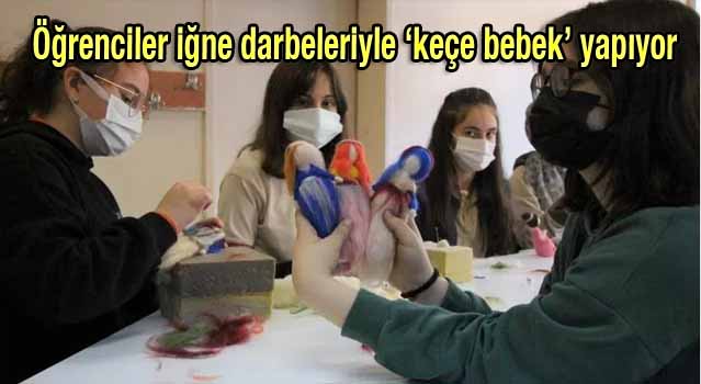 Öğrenciler iğne darbeleriyle ‘keçe bebek’ yapıyor