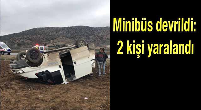 Minibüs devrildi: 2 kişi yaralandı