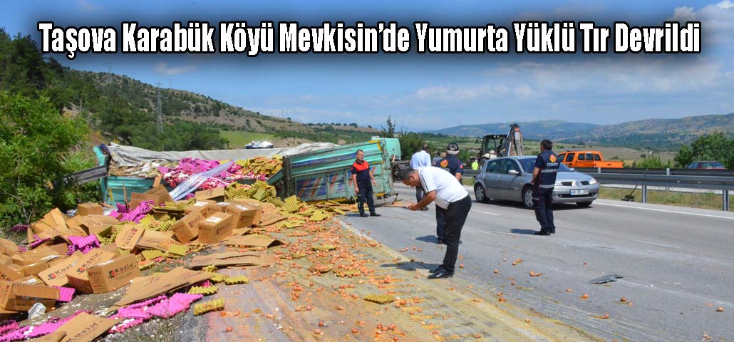 Taşova Karabük Köyü Mevkisin’de Yumurta Yüklü Tır Devrildi
